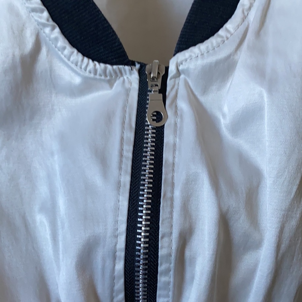 Blazer - Picture 2 of 7